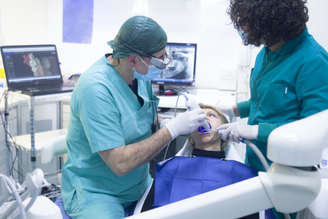 dental assistant assisting the dentist